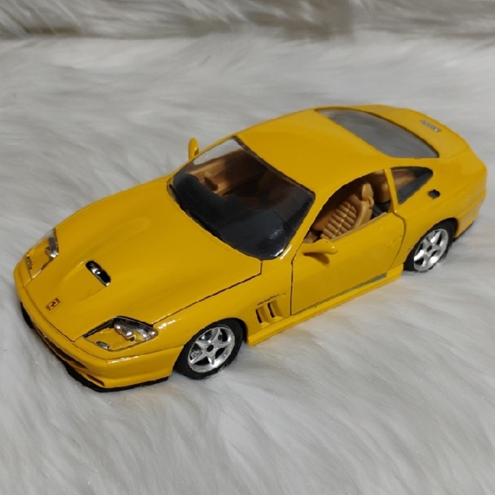 (BX83) Burago Ferrari 550 Maranello Scale 1/24 Die Cast Vehicle